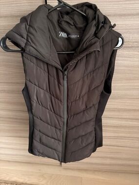Zara puffer vest size xs